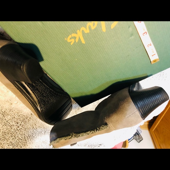 Clarks Suede Shoes - Picture 7 of 8